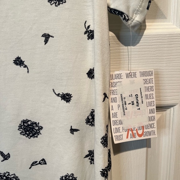 LuLaRoe XS Floral Short Sleeve V Neck T-Shirt - Picture 4 of 5